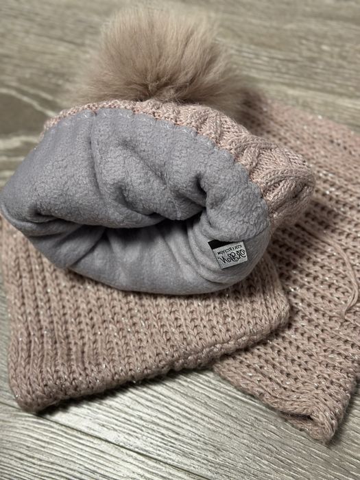 Вязана шапка і хомут