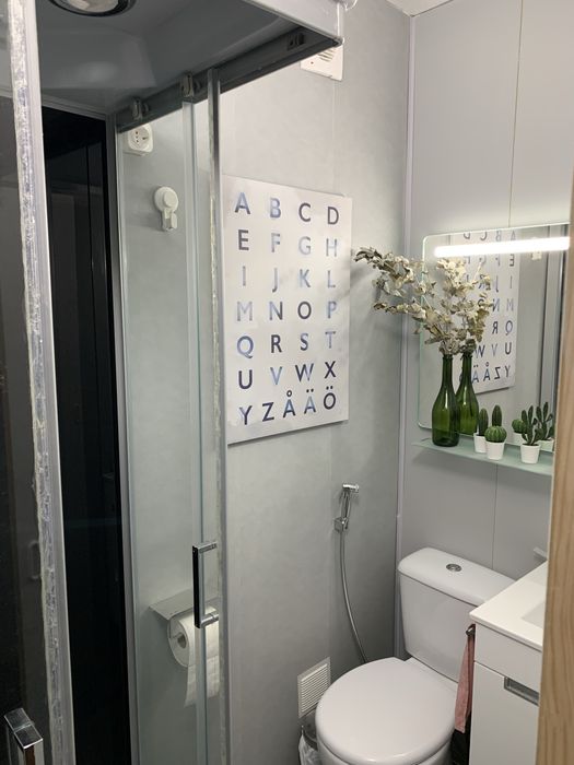 Quarto com varanda vista para o castelo