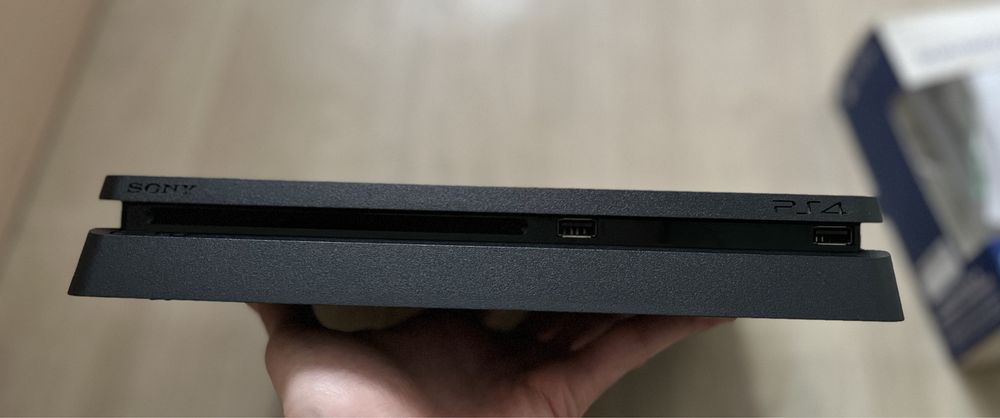 Sony PlayStation 4 Slim 1TB + 2шт DualShock 4