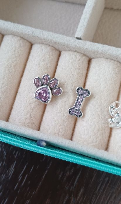 Kolczyki sztyfty kość i psia łapka s.925