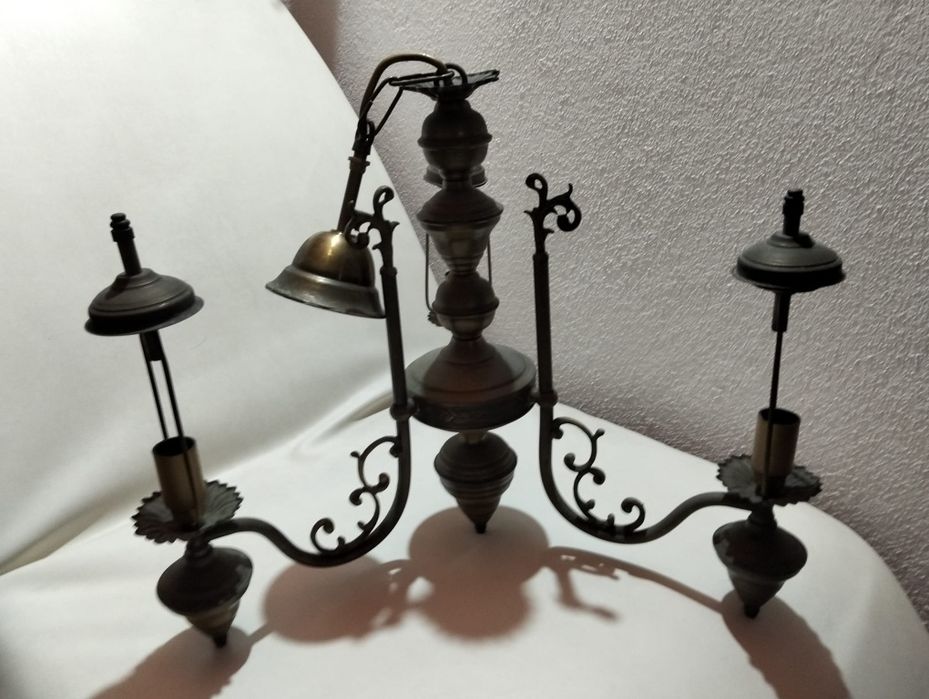 Vendo candeeiro de tecto e de mesa de cabeceira