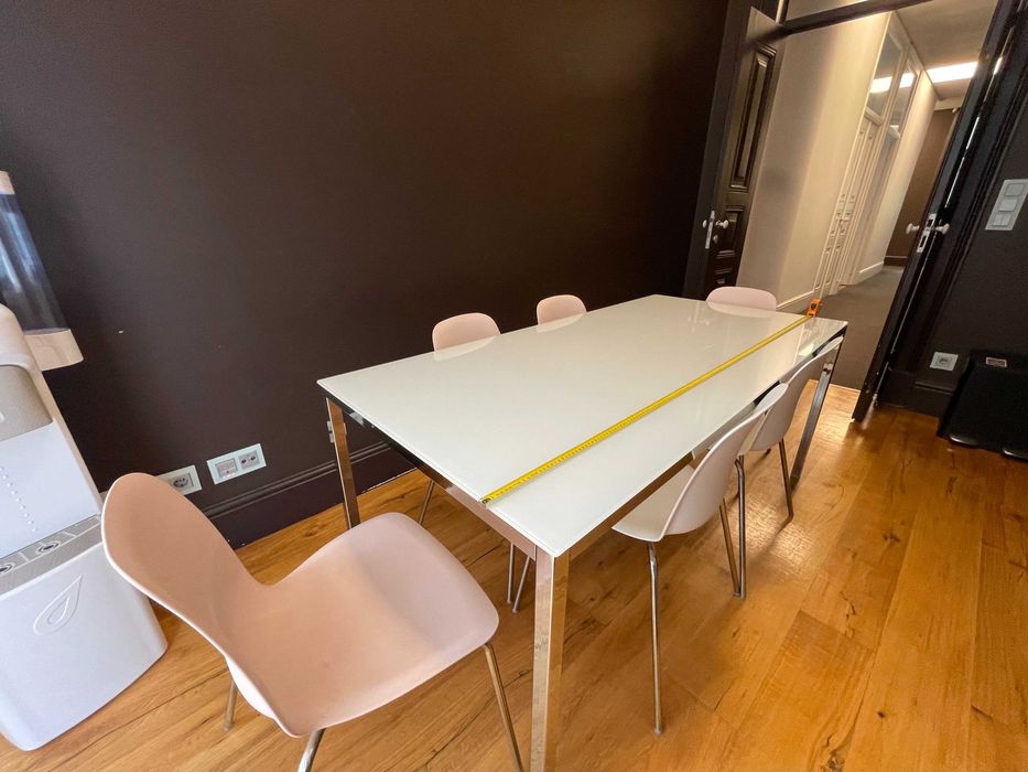 Conjunto mesa e cadeiras