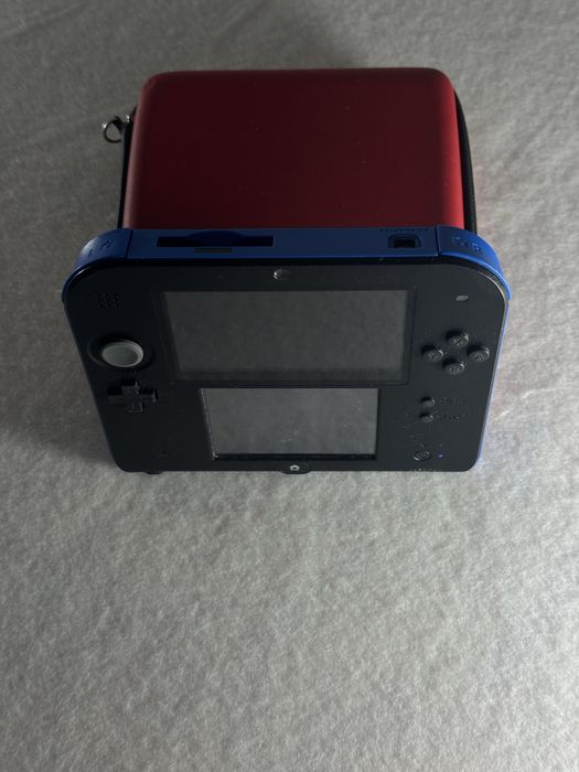 Nintendo 2DS czarno-niebieski + etui – sprawny
