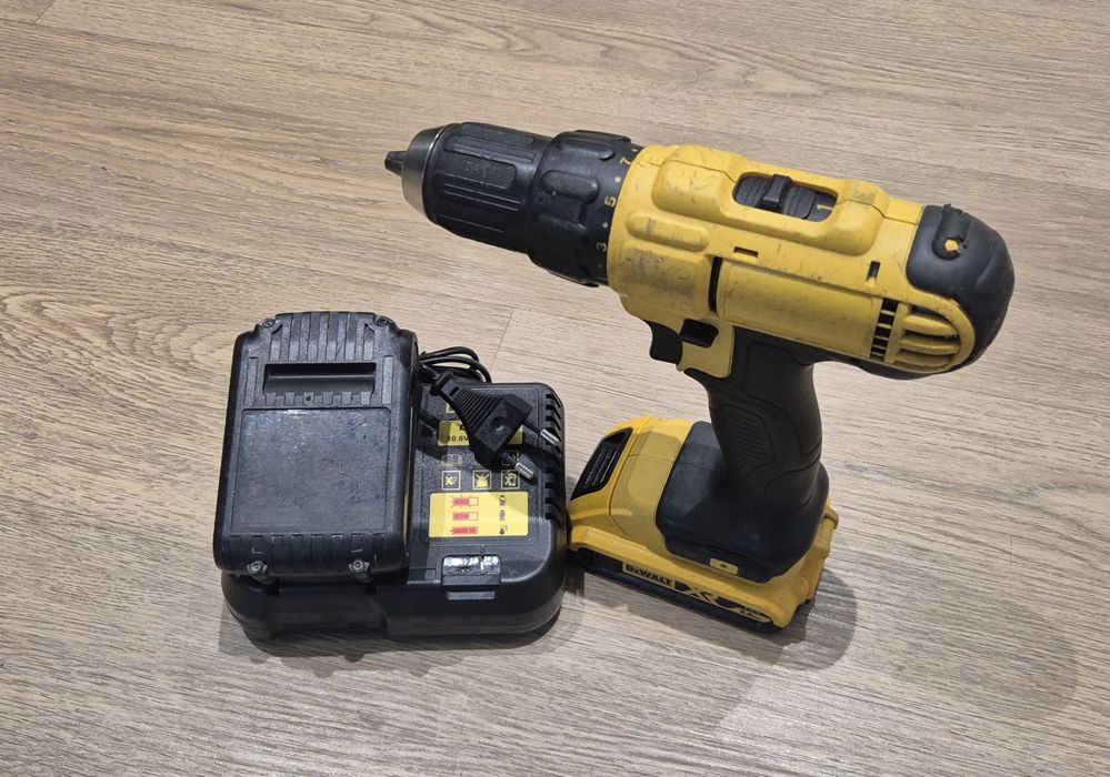 Шуруповерт Dewalt DCD 791