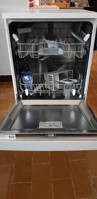 Máquina lavar de loiça nova