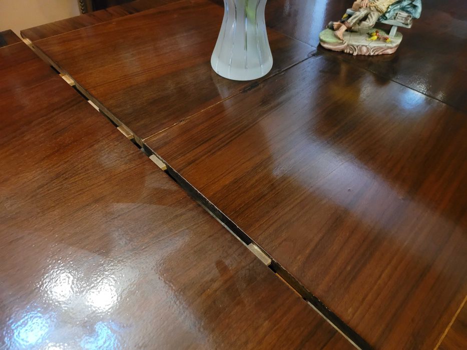 Mesa de sala em madeira com dois pés de galo - extensível - Só a m