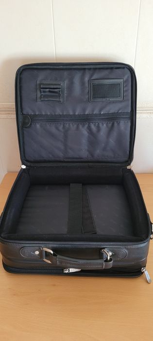 Mala p/ portátil marca Targus nova