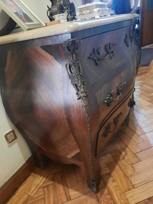 Cómoda estilo Luís XV