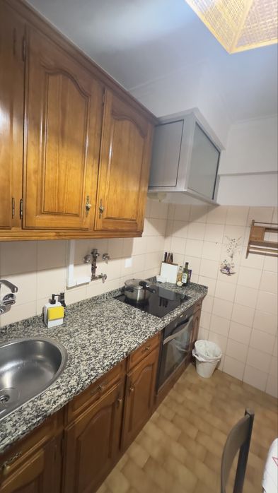 Alugo quarto ao pe de psp de queluz apartamento com