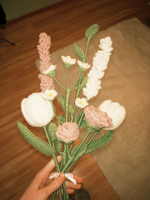 букет вʼязаних квітів ручна робота