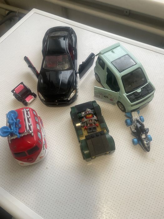 Дитячі автомобілі, як запасні частини.