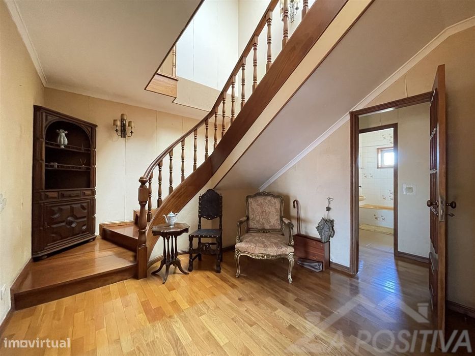 T6 Apartment for Sale in São João da Madeira, São João da Madeira
