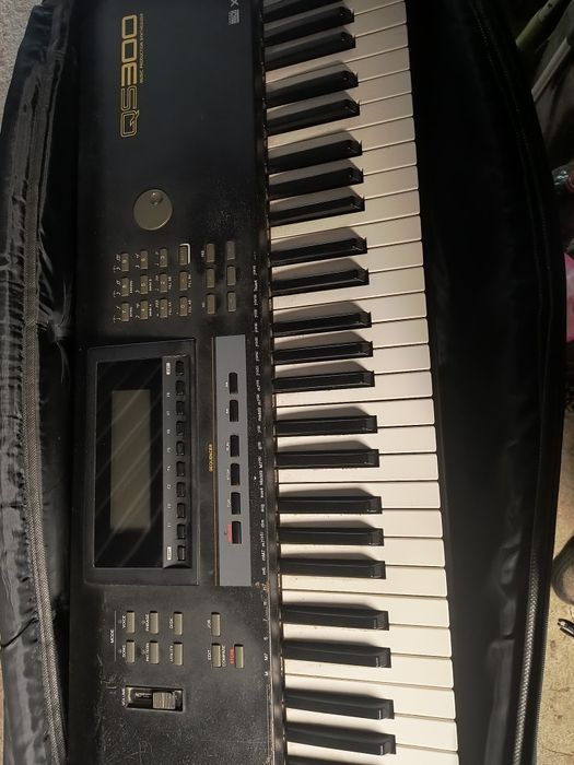 Yamaha QS300 keyboard