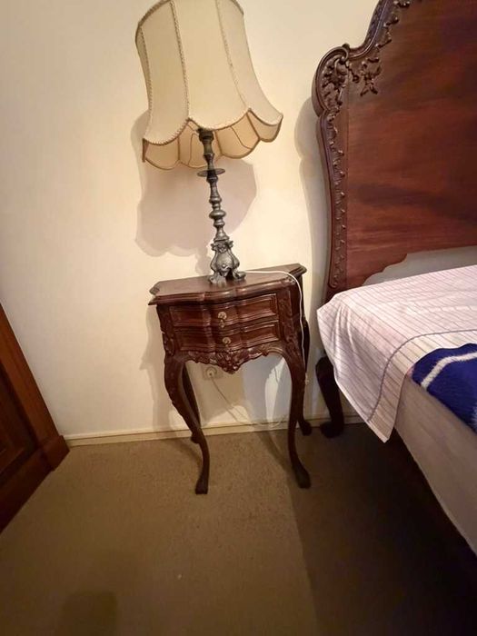 Mobília de Quarto Antiga Estilo Luís XV / D. João V em Madeira Maciça