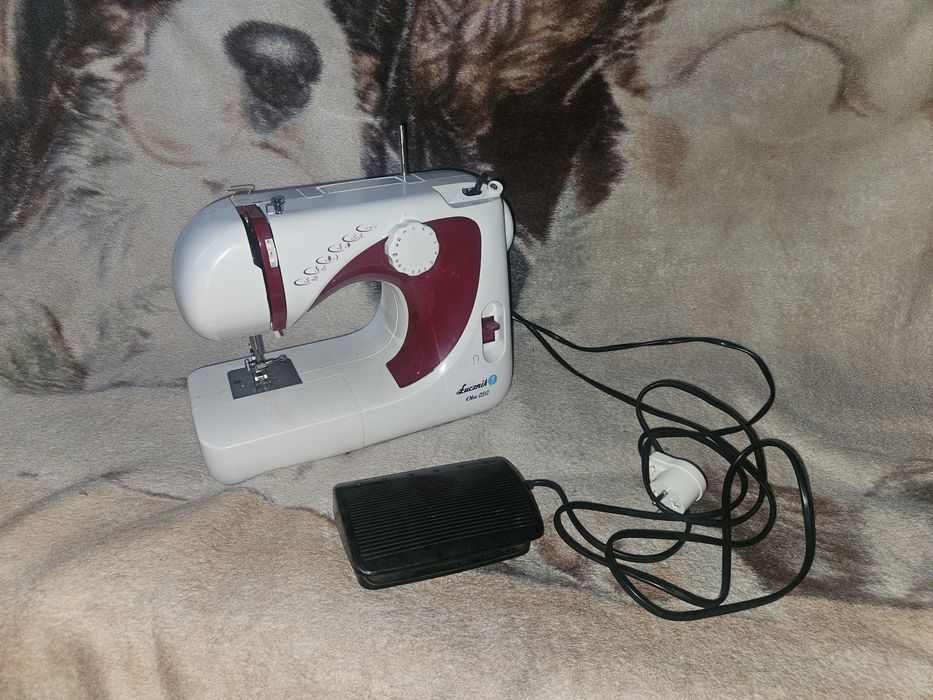 Łucznik Ola 830 Maszyna do szycia