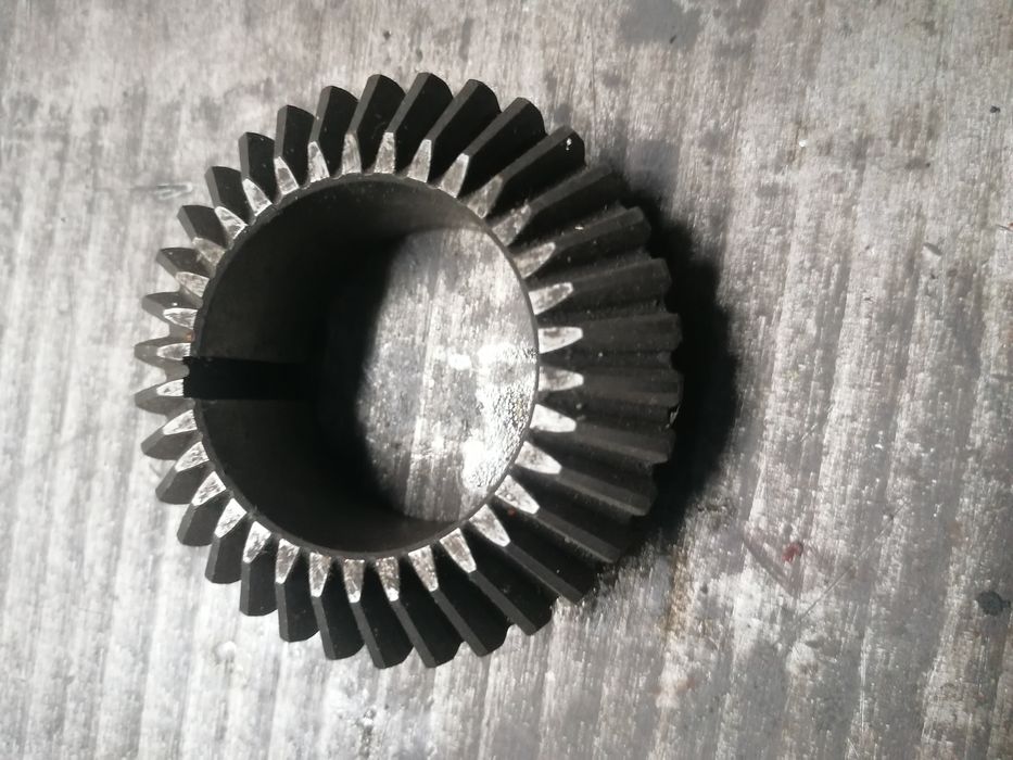 Koło zębate stożkowe.