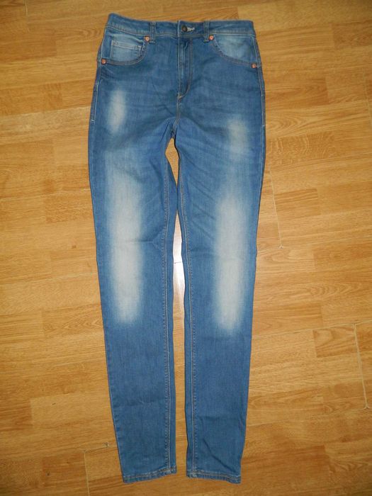 United colors of Benetton jeansy roz 28