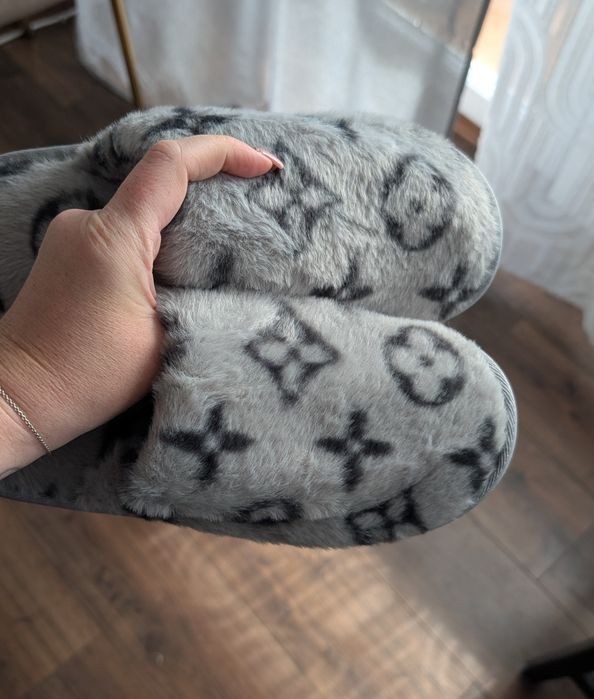 Klapki pantofle kapcie logowane szare nowe 40-41