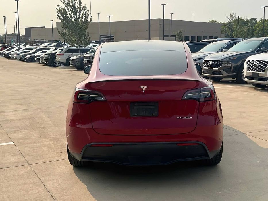 Tesla Model Y      2021