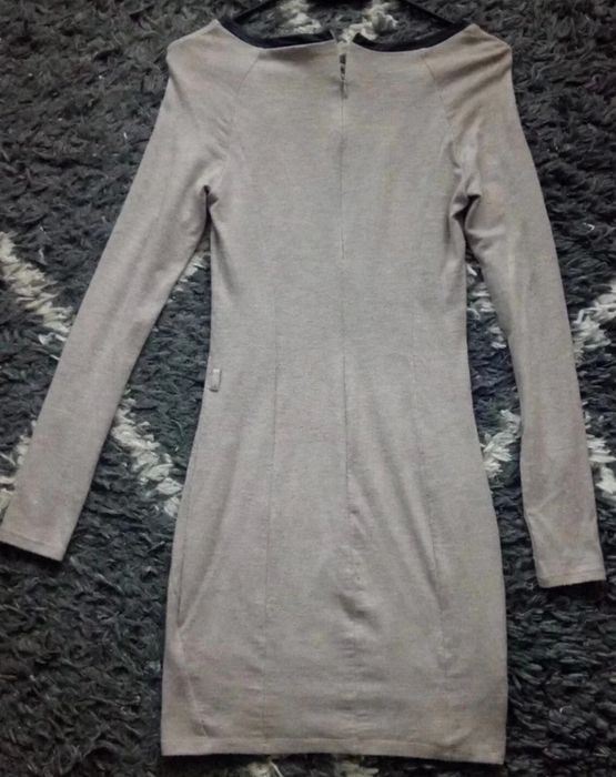 Beżowa prosta sukienka