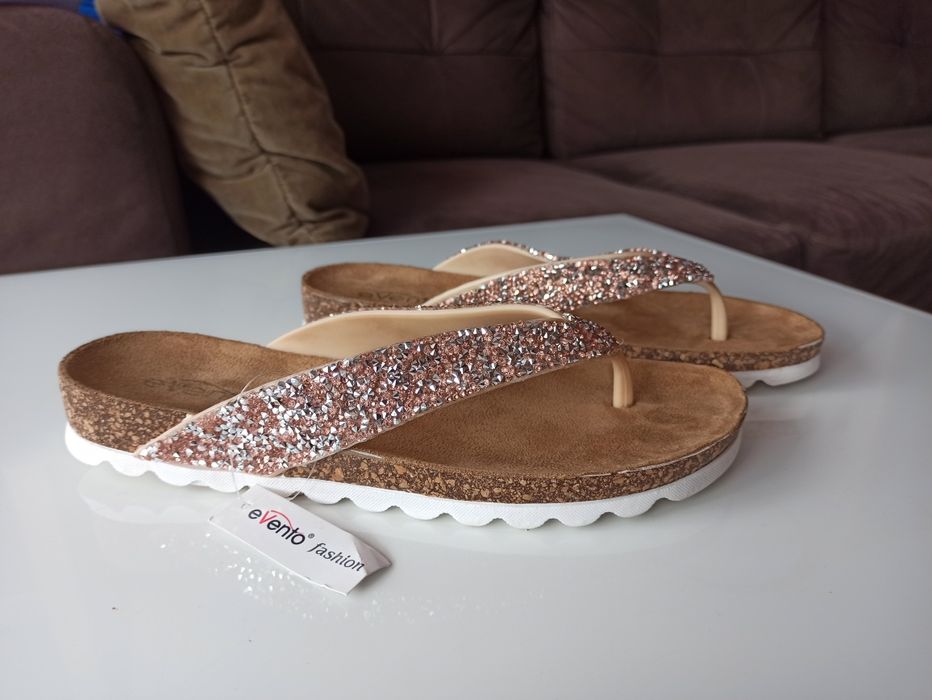 Błyszczące japonki evento