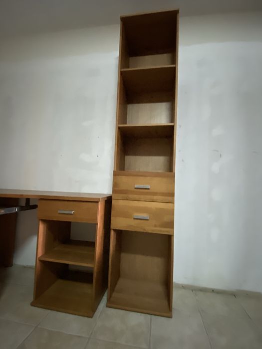 Estante em bom estado