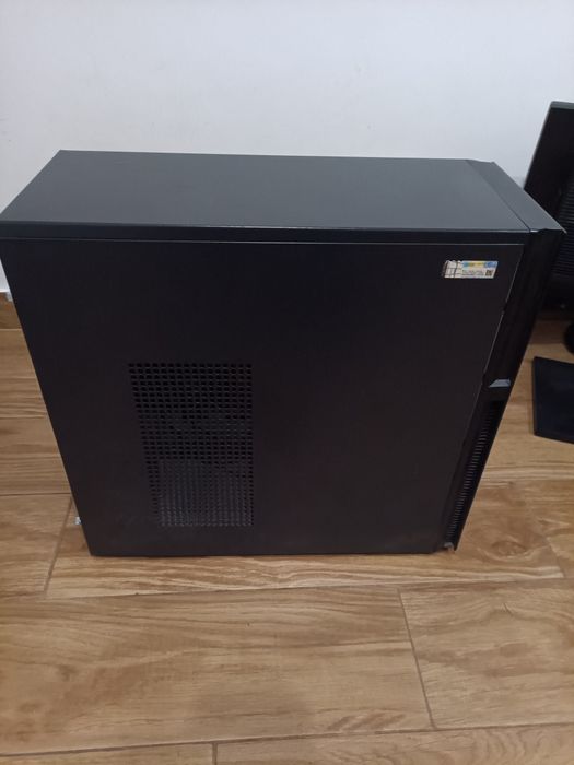 Torre de PC com motherboard