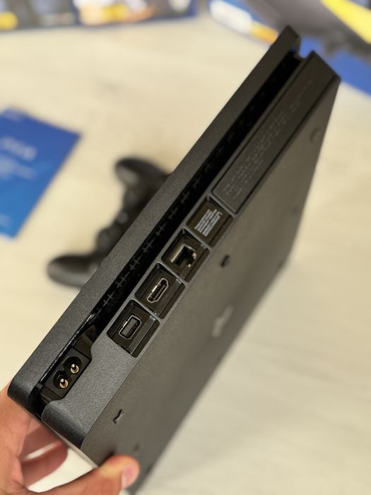 Playstation 4 slim 500gb стан нового + повний заводський комплект