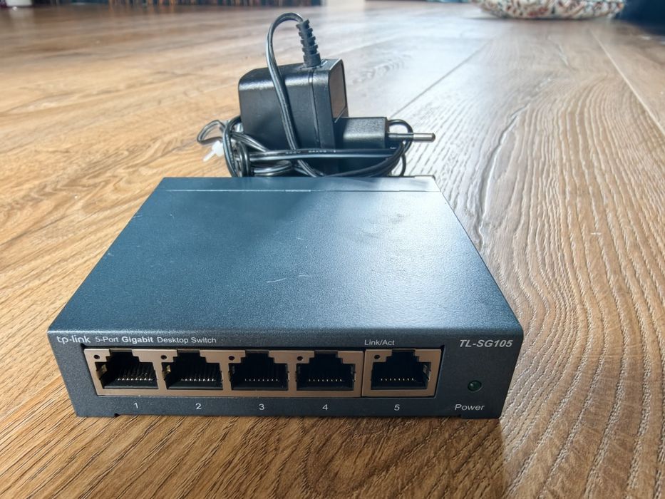 Switch TP-LINK TL-SG105
