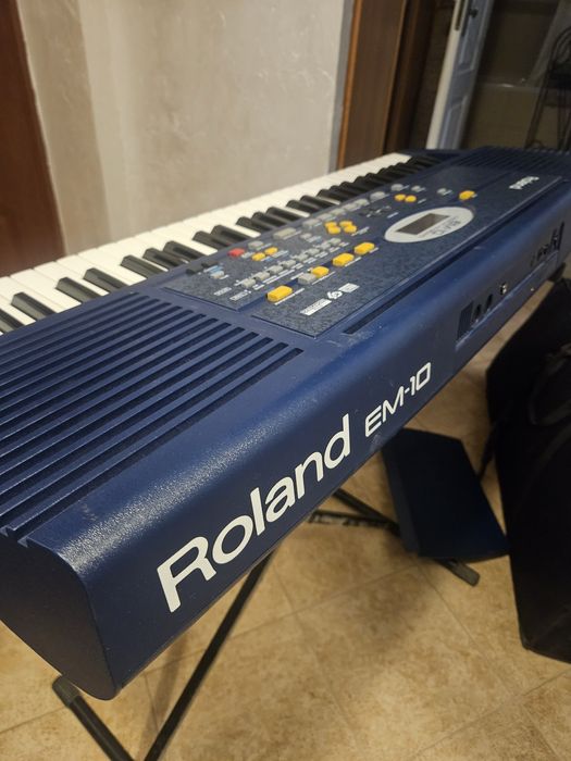 Keyboard Roland EM-10