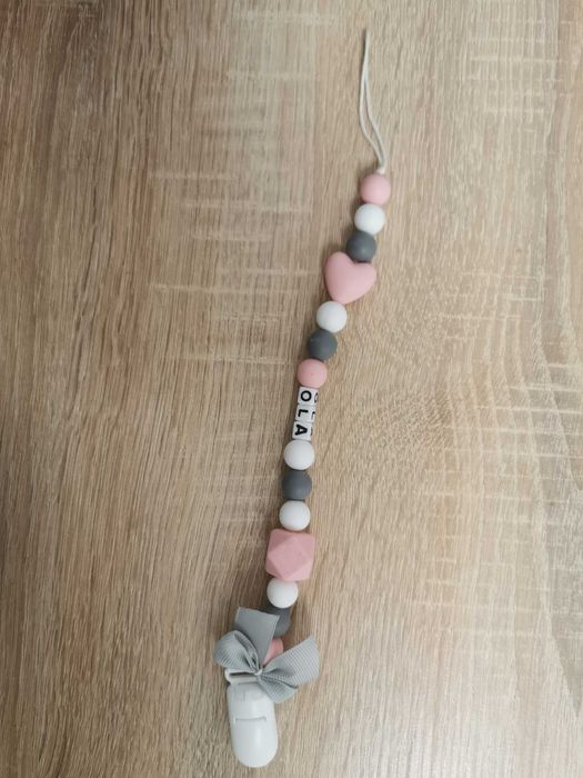 1. Zawieszka na smoczek OLA