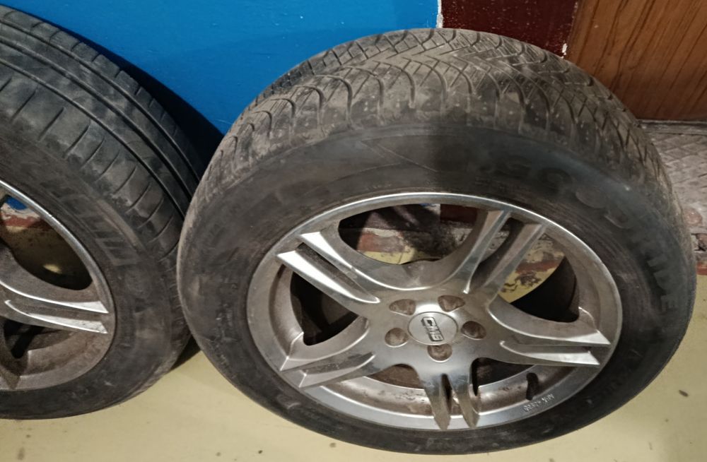 Продам 16 диски с резиной