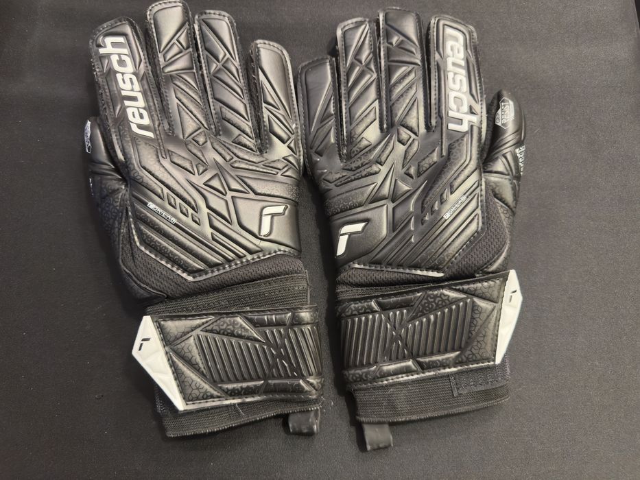 Rękawice bramkarskie Reusch Attrakt Grip Resist | Rozmiar 8 | Stan idealny