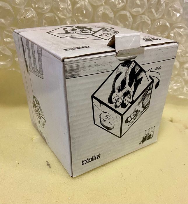 Moldura em forma de Cubo