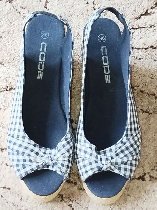 Nowe buty na koturnie
