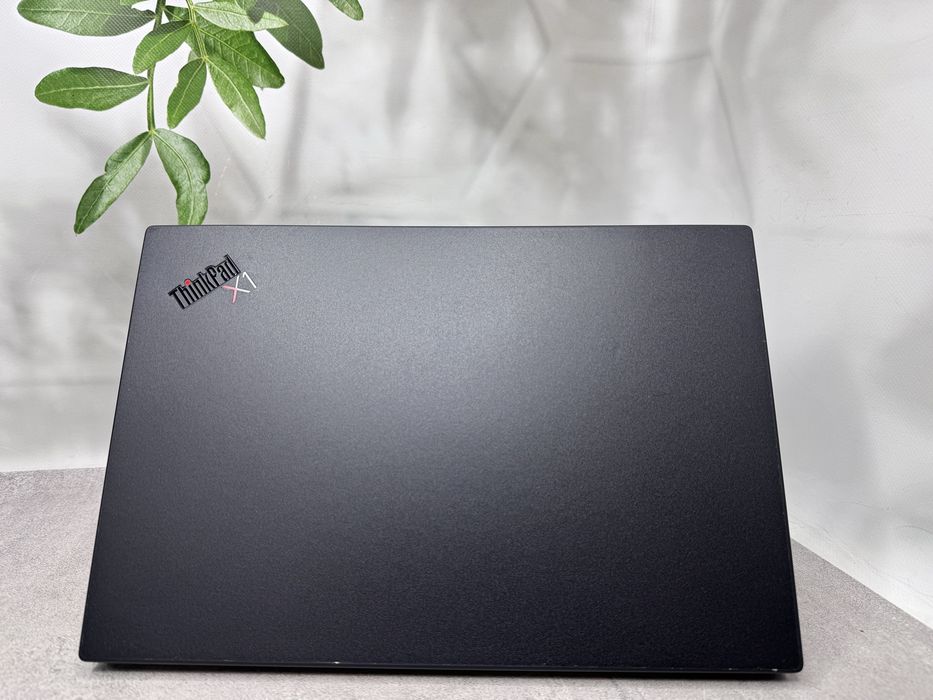 Lenovo ThinkPad X1 Carbon Gen 8/i7-10610U/16/NVMe 256M2/IPS