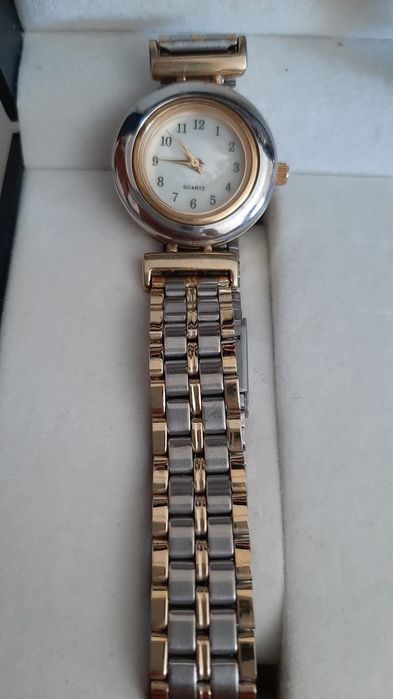 Relógio quartz dourado e prateado