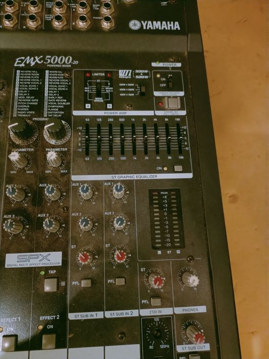 JBL JRX 100 e Yamaha EMX5000