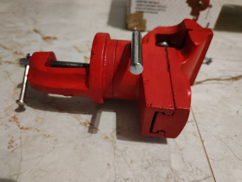 Małe imadło warsztatowe przenośne i obrotowe Nowe ślusarskie