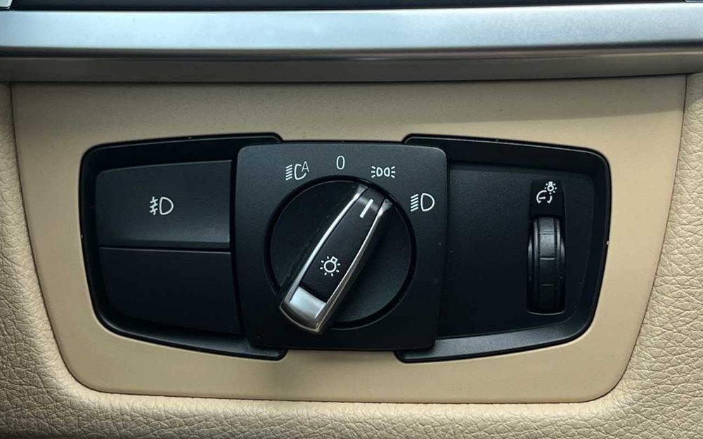 BMW 320 I 2017 року