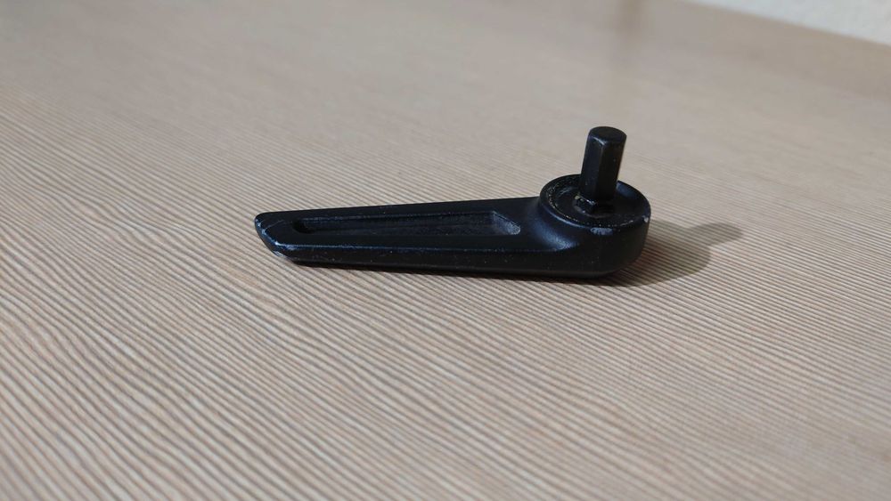 Dźwignia klucz do sztywnej osi Bontrager Trek Switch 6mm W573860 #99
