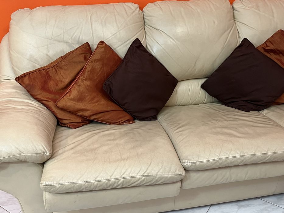 Sofá em pele genuína