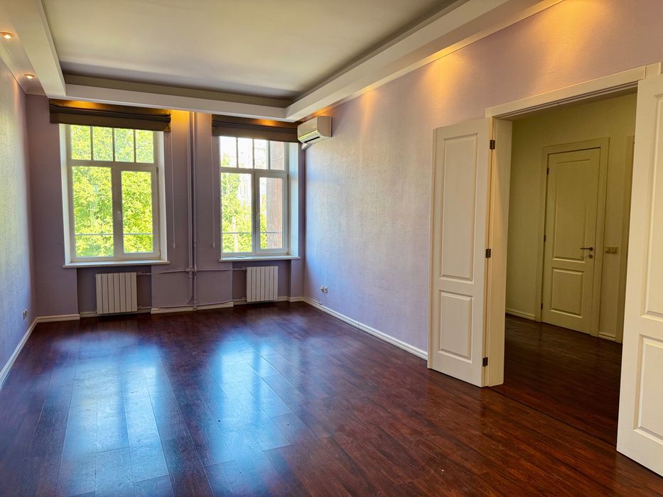 Продам квартиру 189,4 м², сталінка — Козловського 5, урядовий квартал