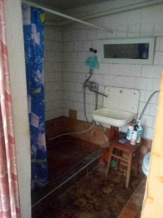 Продам будинок із земельною ділянкою та гаражем