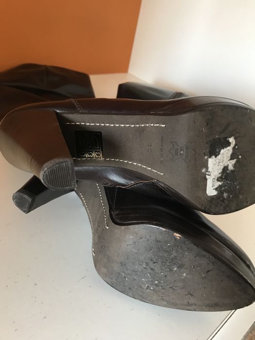 Botas de cano alto em pele