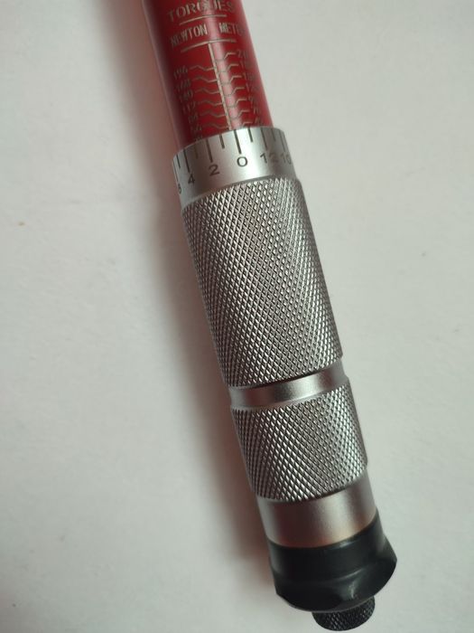 Динамометрический ключ  3/8 7-105 Nm. 1/2 - 28- 210 Nm  INTERTOOL