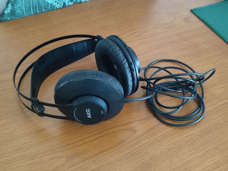 Auscultadores AKG  K52
