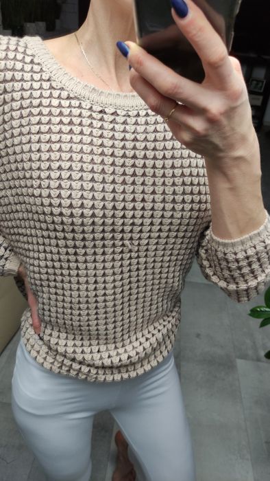 Piękny sweter z rozcięciem na plecach rozm S oversize
