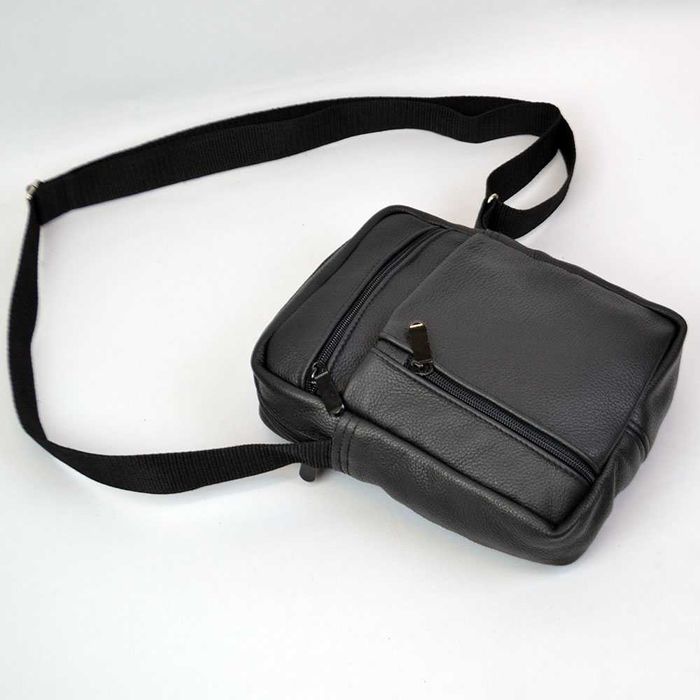 Качественная мужска сумка-мессенджер из натуральной кожи.