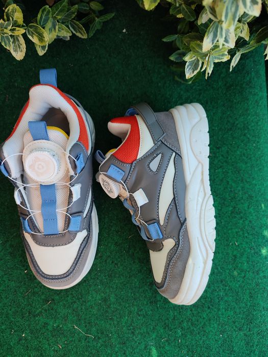 Sneakersy z metalowym zapięciem r. 30 sinsay
